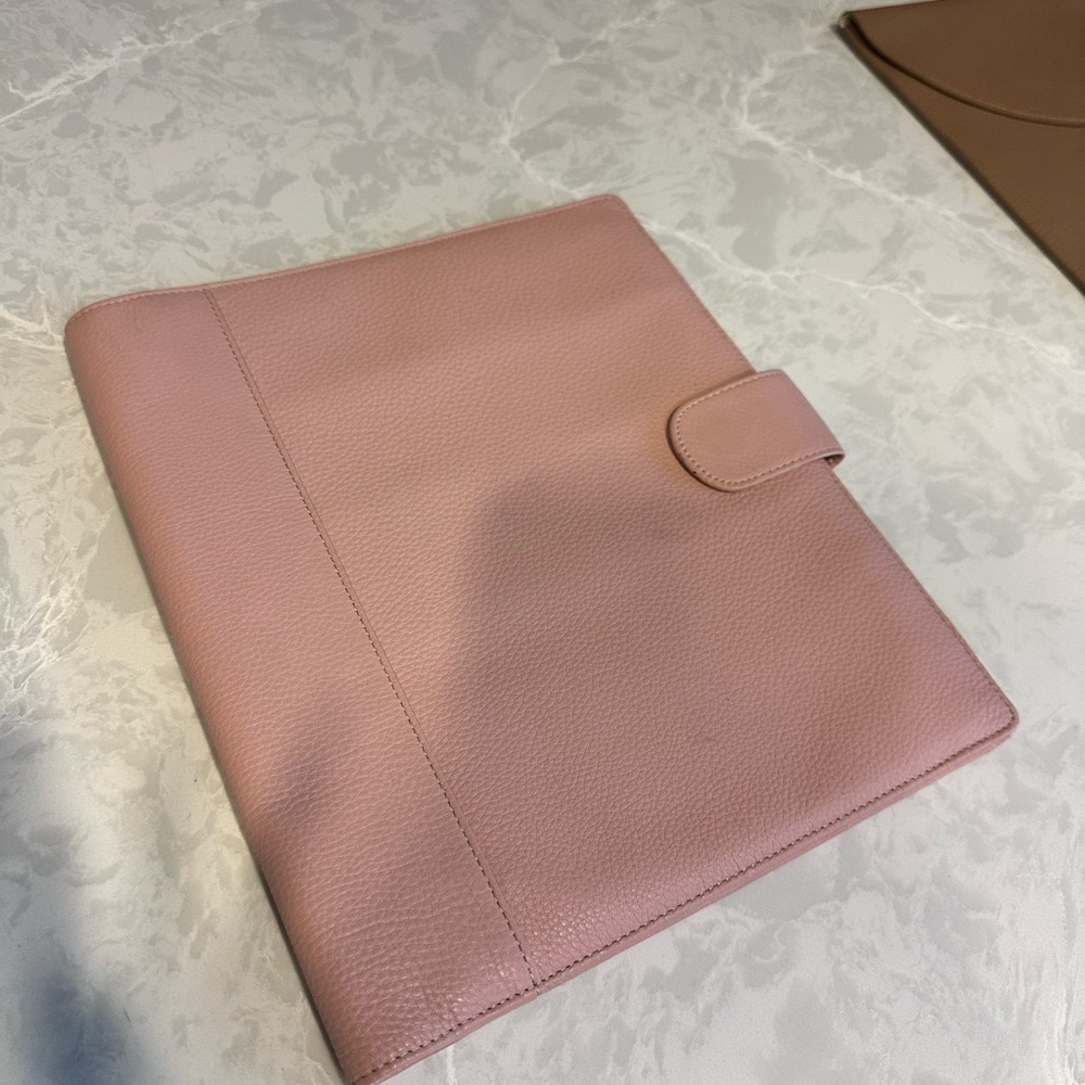 Levenger Carrie Softolio, Letter Size - Blush Color